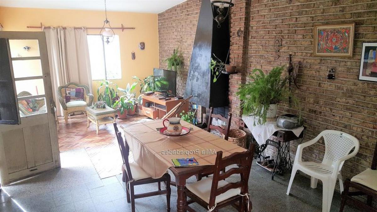 3 bedrooms House in Montevideo, Uruguay No. 9668