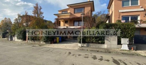 8 rooms Villa in Salsomaggiore Terme, Italy No. 140660 5