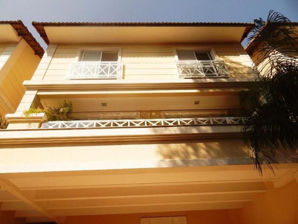 Casa de 4 dormitorios en Sao Paulo, Brazil No. 597377