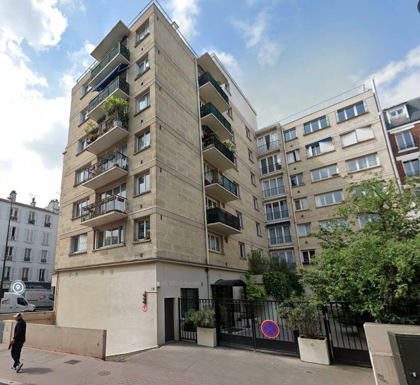 Studio in Levallois-Perret, France No. 150624