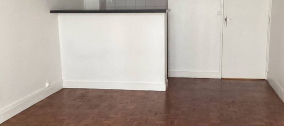 Studio in Levallois-Perret, France No. 150624 4