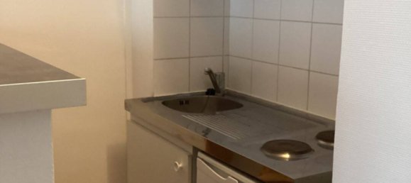 Studio in Levallois-Perret, France No. 150624 3