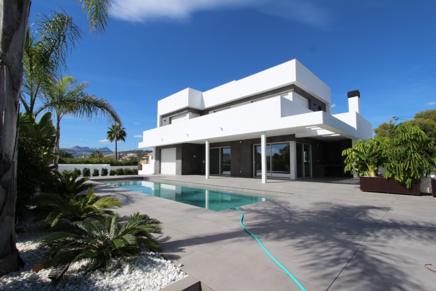 Villa de 5 dormitorios en Teulada, Spain No. 15047