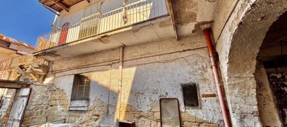 5 bedrooms House in Casandrino, Italy No. 315746 14