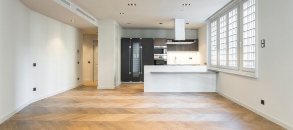 2 bedrooms Apartment in Ciutat Vella, Spain No. 103334 10