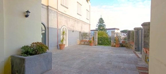 3 bedrooms Apartment in Naples, Italy No. 91677 18