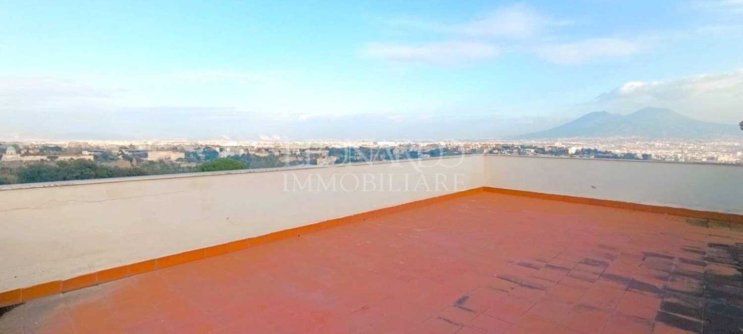 3 bedrooms Apartment in Naples, Italy No. 91677