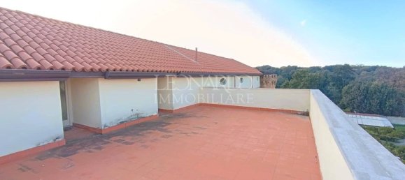 3 bedrooms Apartment in Naples, Italy No. 91677 4