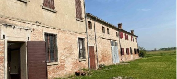 7-salle Appartement à Ferrara, Italy No. 19580 5