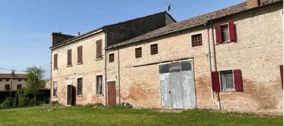 7-salle Appartement à Ferrara, Italy No. 19580 6