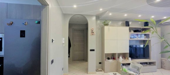 2 bedrooms Apartment in Novara, Italy No. 47127 4