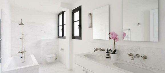 4 bedrooms Apartment in Paris, France No. 172264 12