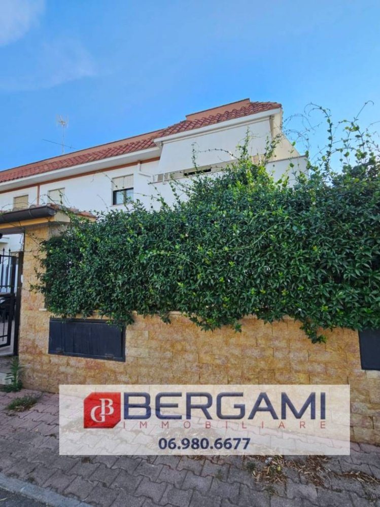 Apartamento de 3 dormitorios en Nettuno, Italy No. 197388