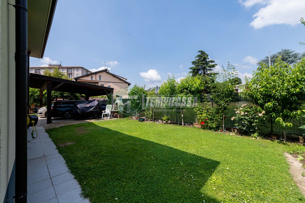 6غرفة فيلا في Carnate, Italy رقم 157133