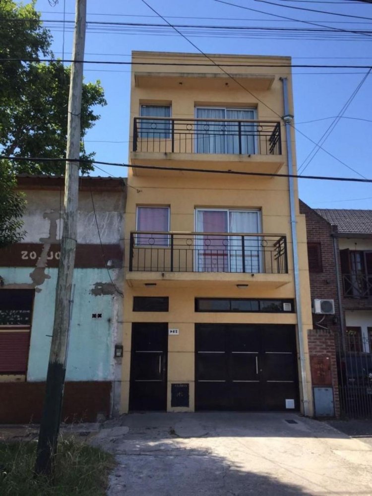 2 bedrooms House in Lomas de Zamora, Argentina No. 54230