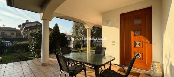 3 bedrooms Villa in Sotto il Monte Giovanni XXIII, Italy No. 295963 2