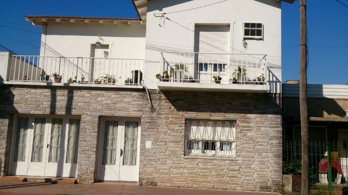 3 bedrooms House in Almirante Brown, Argentina No. 98180