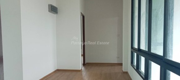 Casa de 4 dormitorios en Bang Lamung, Thailand No. 24983 2