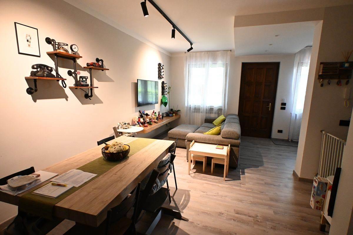 Дом с 4 комнатами в Оменья, Италия № 144595