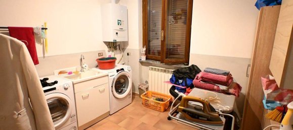 Дом с 4 комнатами в Оменья, Италия № 144595 8