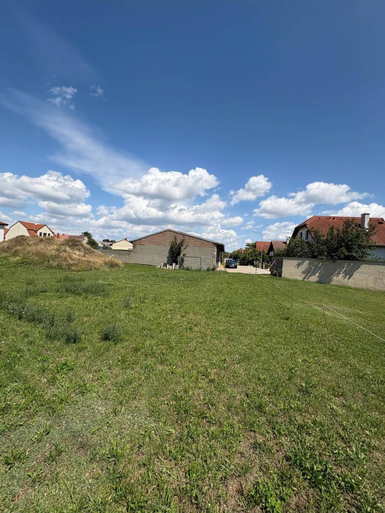  قطعة أرض في Frauenkirchen, Austria 813متر مربع رقم 208982