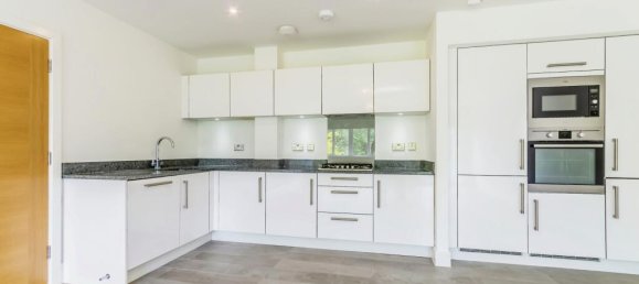 2 bedrooms Apartment in South Croydon, United Kingdom No. 8121 2