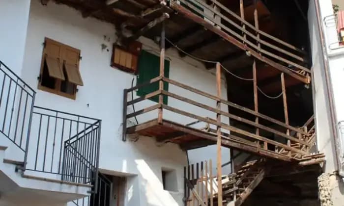 10 rooms House in Pomarolo, Italy No. 143736