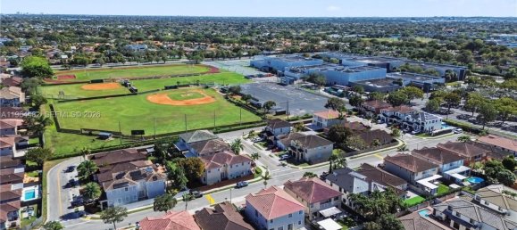 5 bedrooms Villa for sale in Miami, Miami-Dade, Florida, USA № 614349 3