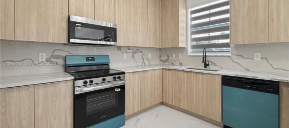5 bedrooms Villa for sale in Miami, Miami-Dade, Florida, USA № 614349 13