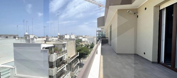 Квартира с 3 комнатами в Андрия, Италия № 13147 2