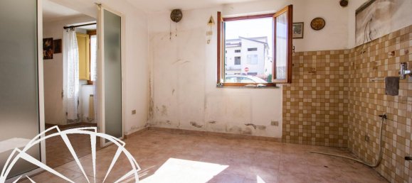 Дом с 5 комнатами в Альяна, Италия № 37597 2