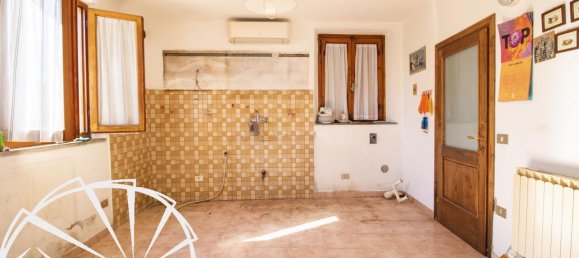 Дом с 5 комнатами в Альяна, Италия № 37597 11