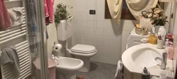 3 rooms Apartment in Rovigo, Italy No. 233998 2