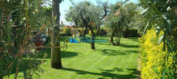 5 bedrooms Villa in Massa, Italy No. 237318 28
