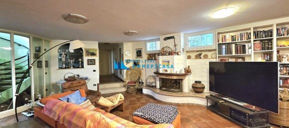 5 bedrooms Villa in Massa, Italy No. 237318 24