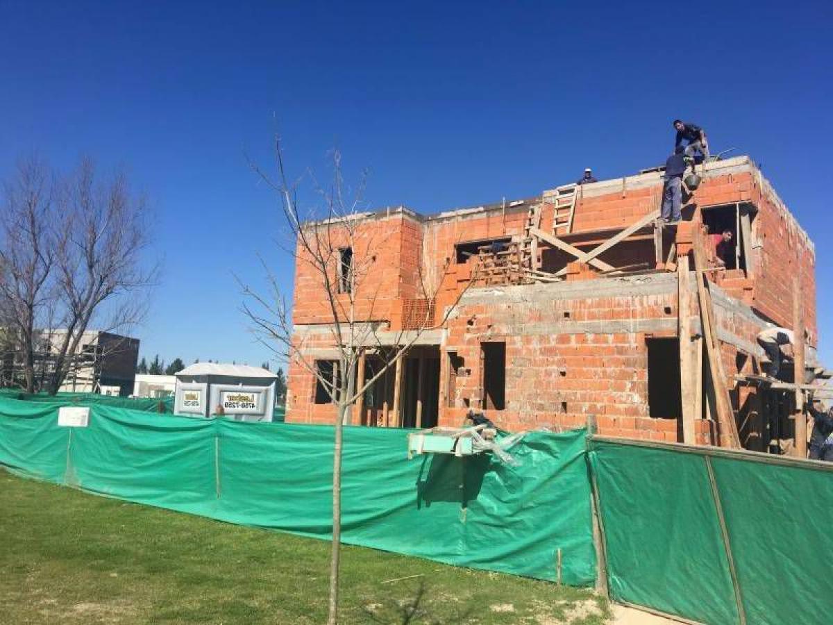 Дом с 3 спальнями в Тигре, Аргентина № 96679