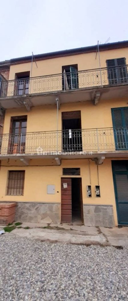 Edificio de 5 habitaciónes en Asti, Italy No. 156368