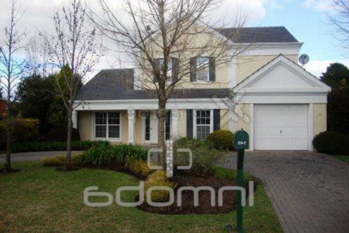 Casa de 3 dormitorios en Pilar, Argentina No. 73788