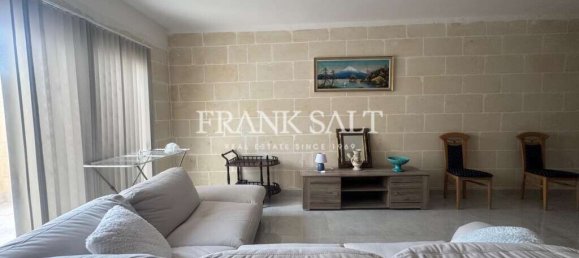 2 bedrooms Penthouse in Victoria, Malta No. 6189 2