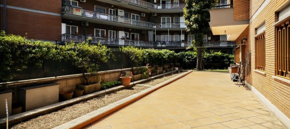 6 rooms Apartment in Rome, Italy No. 147579 3