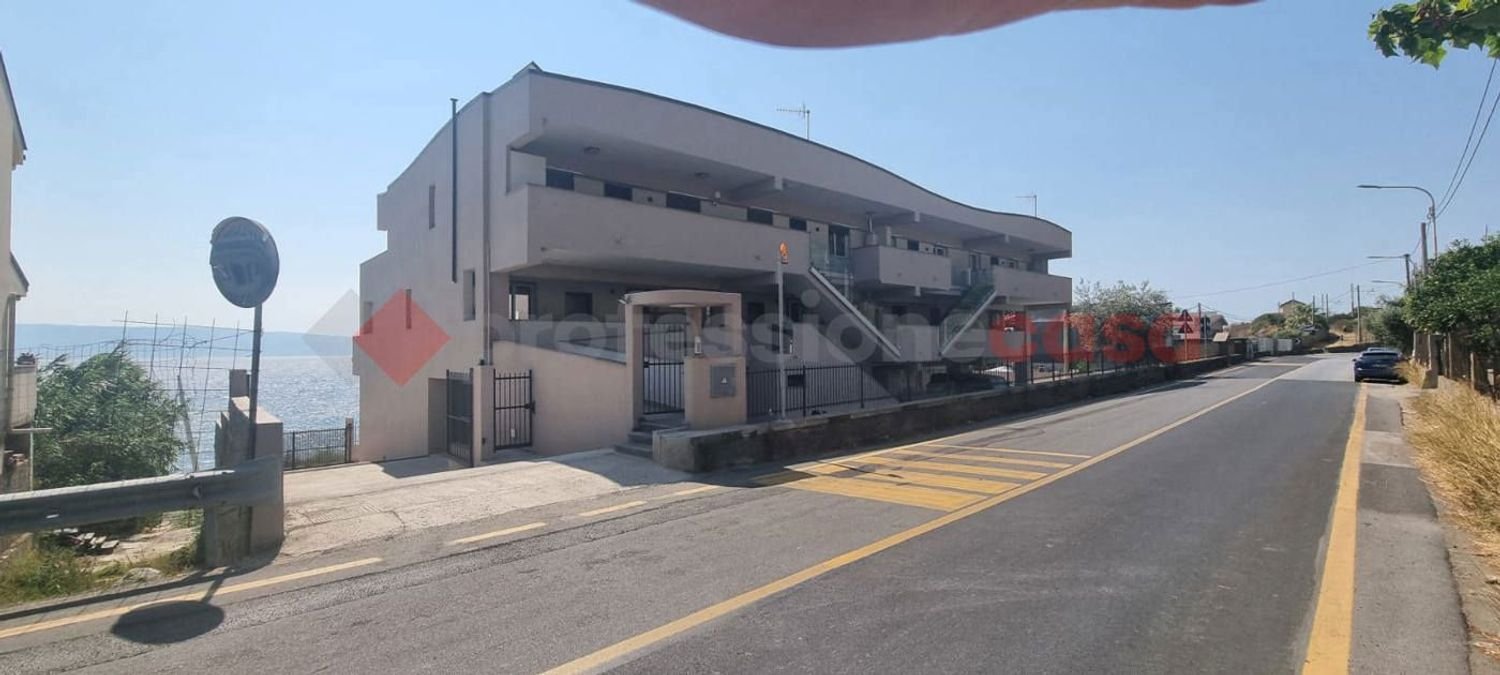 Квартира с 3 спальнями в Мессина, Италия № 333036