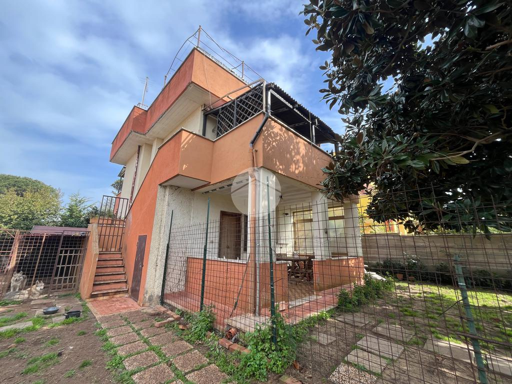 Apartamento de 2 dormitorios en Ardea, Italy No. 219442