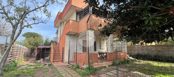 Apartamento de 2 dormitorios en Ardea, Italy No. 219442 2