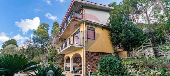 Villa de 3 dormitorios en Carini, Italy No. 311971 2