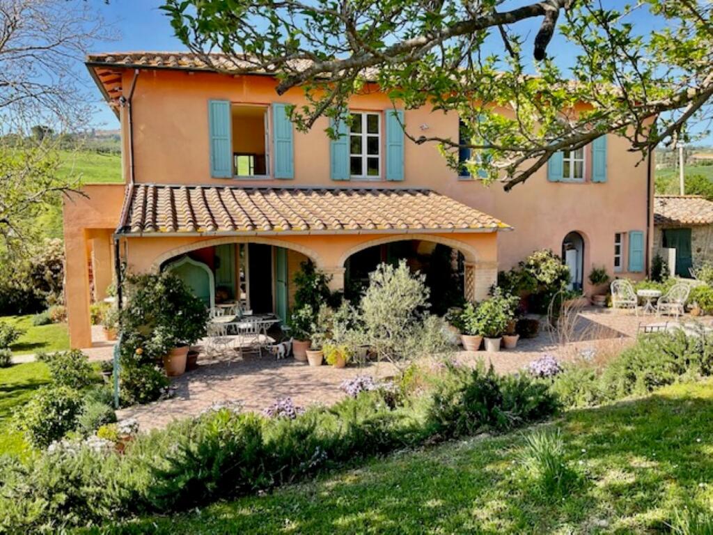 Villa de 4 dormitorios en Volterra, Italy No. 130411