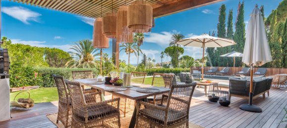 6 bedrooms Villa in Marbella, Spain No. 18988 3