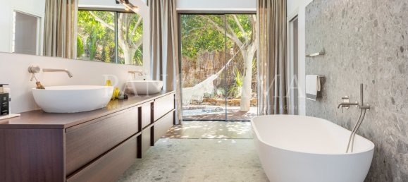 6 bedrooms Villa in Marbella, Spain No. 18988 8