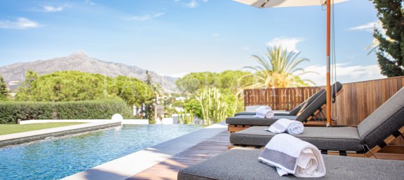 6 bedrooms Villa in Marbella, Spain No. 18988 18