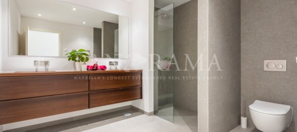 6 bedrooms Villa in Marbella, Spain No. 18988 13