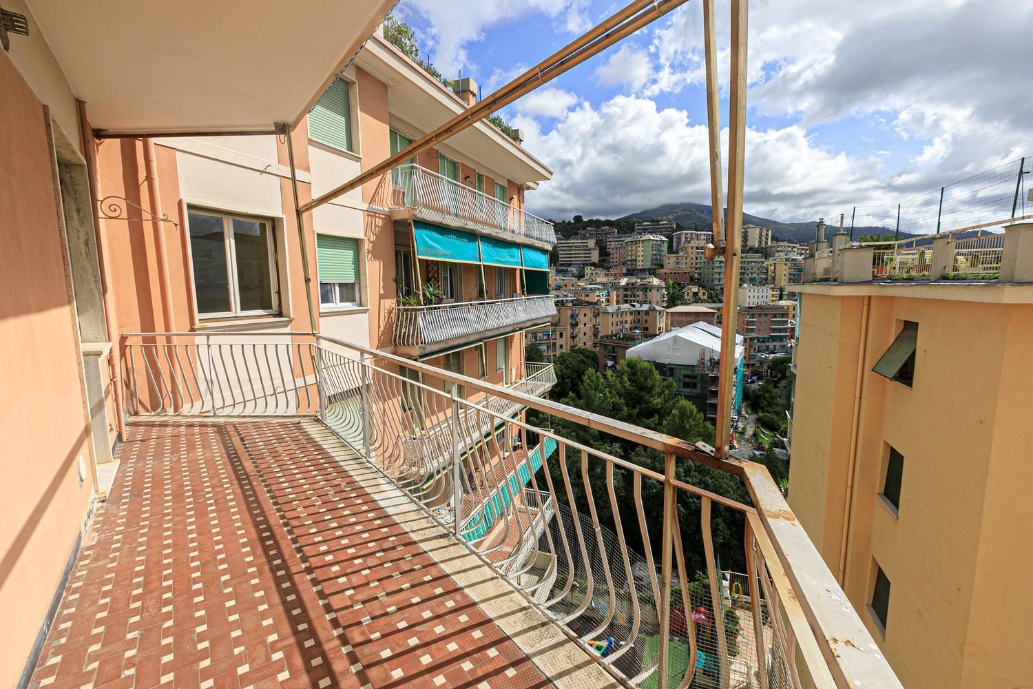 9 bedrooms Apartment in Genoa, Italy No. 327358